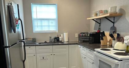 Adorable 1-bedroom house with AC in Fort Worth
