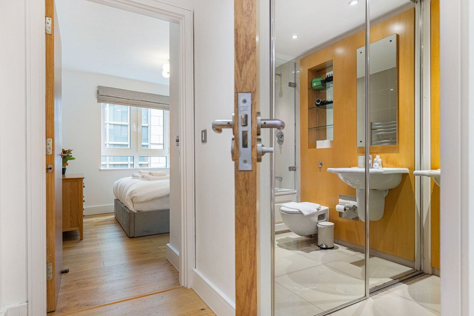 Shower, towels