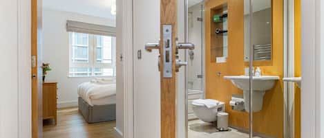 Shower, towels