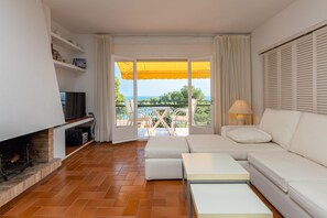 Living area - AW-2 Nice apartment with sea views and shared pool in Calella (Calella de Palafrugell)