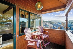 Property grounds - Copper Roof House - New Listing, Steps to the Beach! (Cannon Beach)