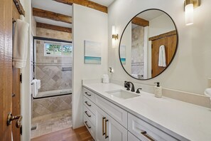 Towels - Copper Roof House - New Listing, Steps to the Beach! (Cannon Beach)