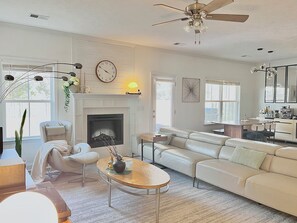 Smart TV, fireplace, video games, stereo - New-built Modern home for 2026 Masters rental (Grovetown)