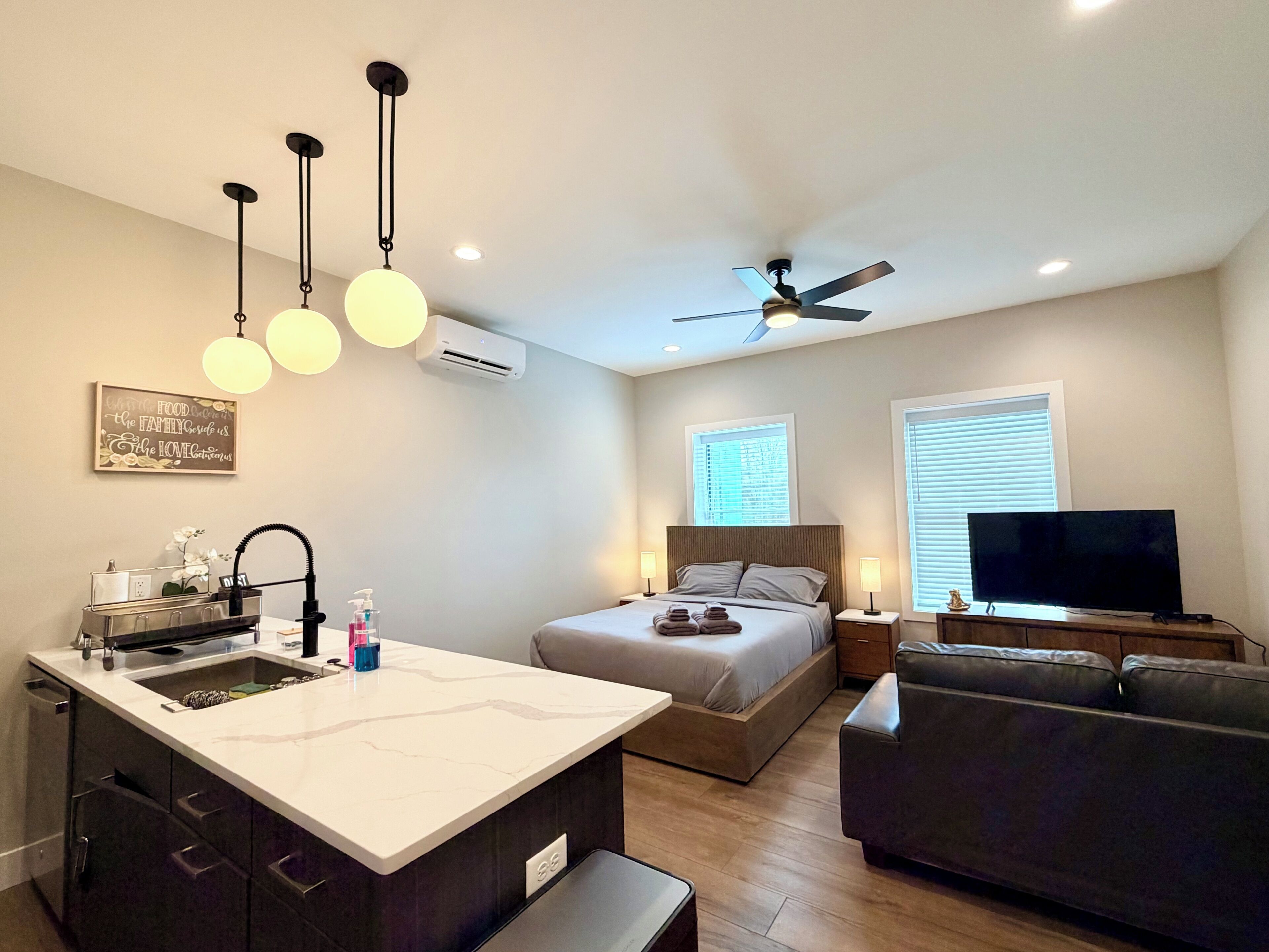 1 chambre, bureau, fer et planche à repasser, accès au Wi-Fi (inclus)