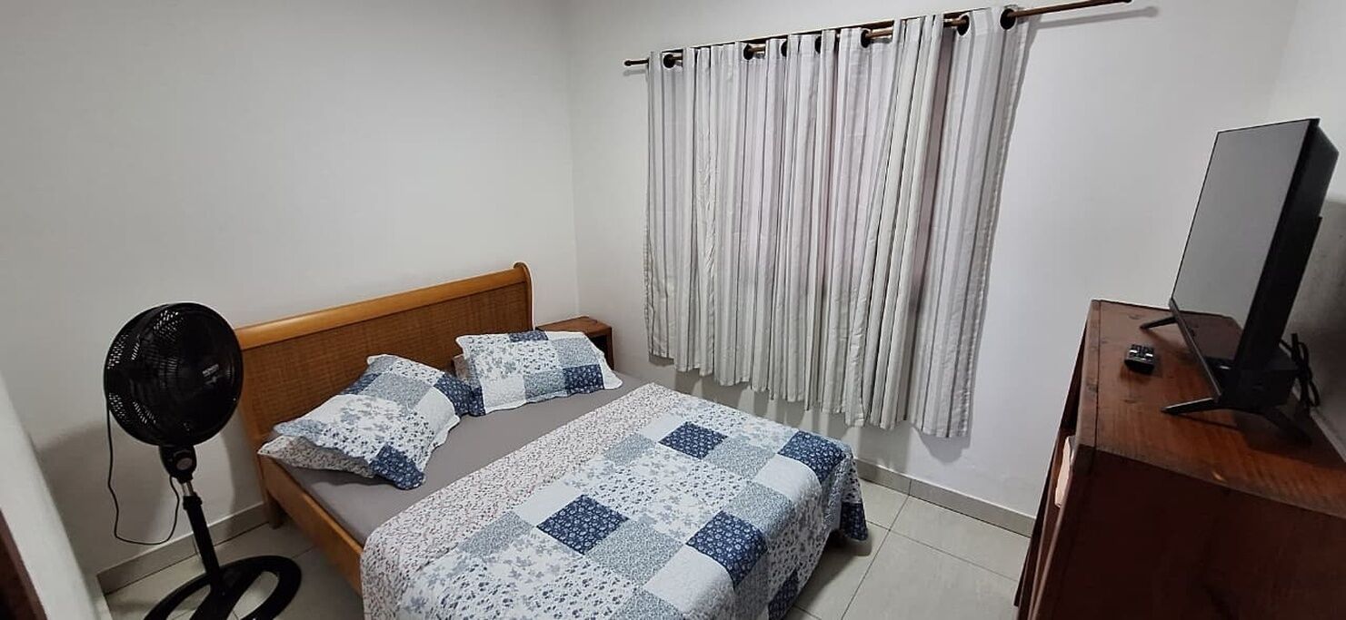 Cortinas blackout, tabla de planchar con plancha y wifi gratis 