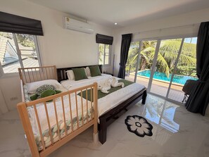 3 bedrooms, iron/ironing board, WiFi - Quiet family-friendly villa in the city center (Chang Wat Surat Thani)