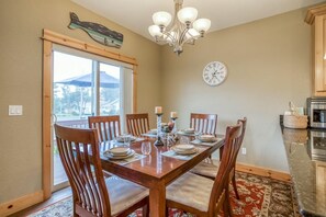 Dining - Seascape Getaway Near Beach Access (Lincoln City)
