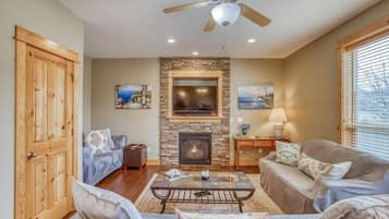 Smart TV, fireplace