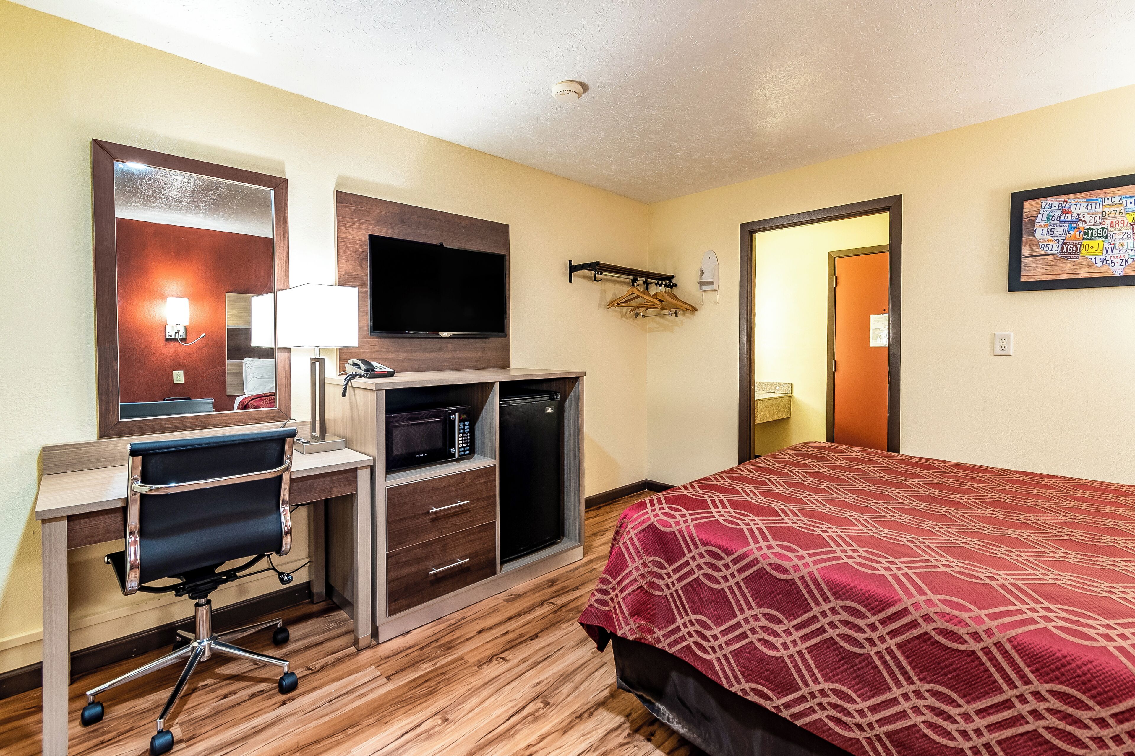 Einzelzimmer, 1 Queen-Bett, Nichtraucher | Schreibtisch, laptopgeeigneter Arbeitsplatz, Bügeleisen/Bügelbrett