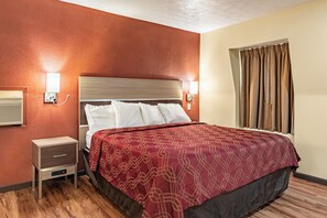 Quarto solteiro, 1 cama King, para não fumantes | Escrivaninha, espaço de trabalho para notebook