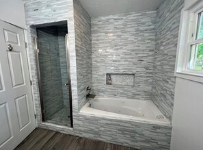 Shower, jetted bath, hair dryer, towels