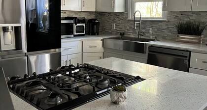 Cute Bungalow on Quiet Street