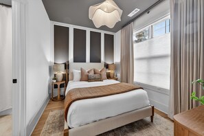 4 bedrooms, iron/ironing board, free WiFi, bed sheets