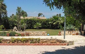 Property grounds - Pet friendly home in Ispica (Ispica)
