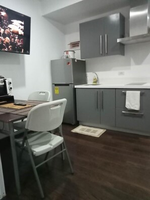 Private kitchen - Corner Unit @ Acqua  Private Residences - Livingstone Tower (Mandaluyong)