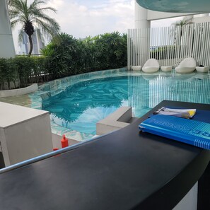 Pool - Corner Unit @ Acqua  Private Residences - Livingstone Tower (Mandaluyong)