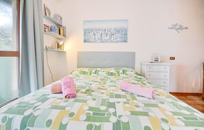 1 bedroom, travel cot, free WiFi