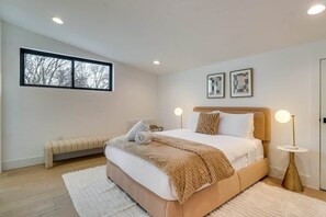 4 slaapkamers, een strijkplank/strijkijzer, gratis wifi, beddengoed
