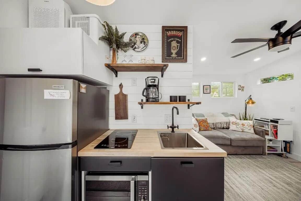 Refrigerador, microondas, horno y parrilla de estufa 