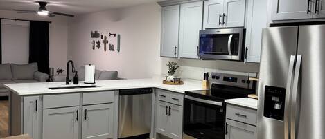 Micro-ondes, four, plaque de cuisson, lave-vaisselle
