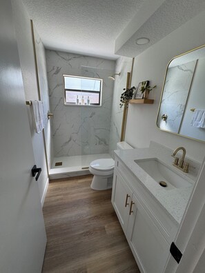 Shower, hair dryer, towels, soap - The Cozy Crib- Newly renovated 2 bed, 1 bath duplex apartment (Spring Hill)