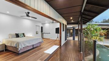 Iron/ironing board, travel cot, WiFi, bed sheets