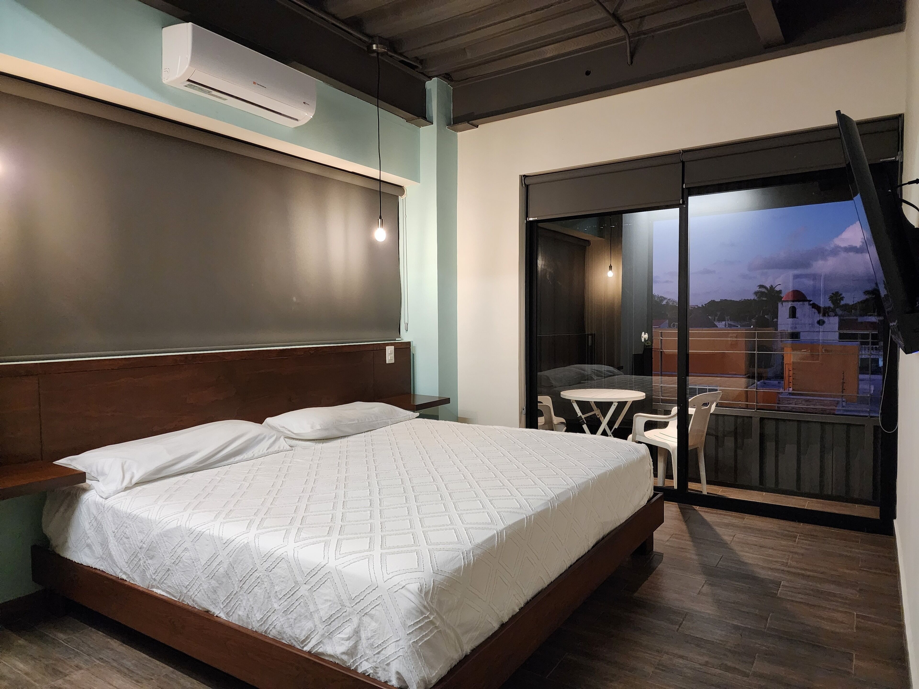 Desk, laptop workspace, iron/ironing board, free WiFi