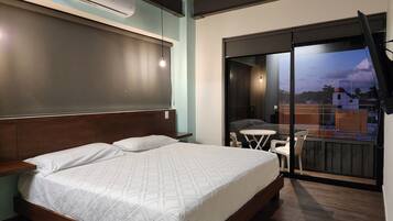 Desk, laptop workspace, iron/ironing board, free WiFi