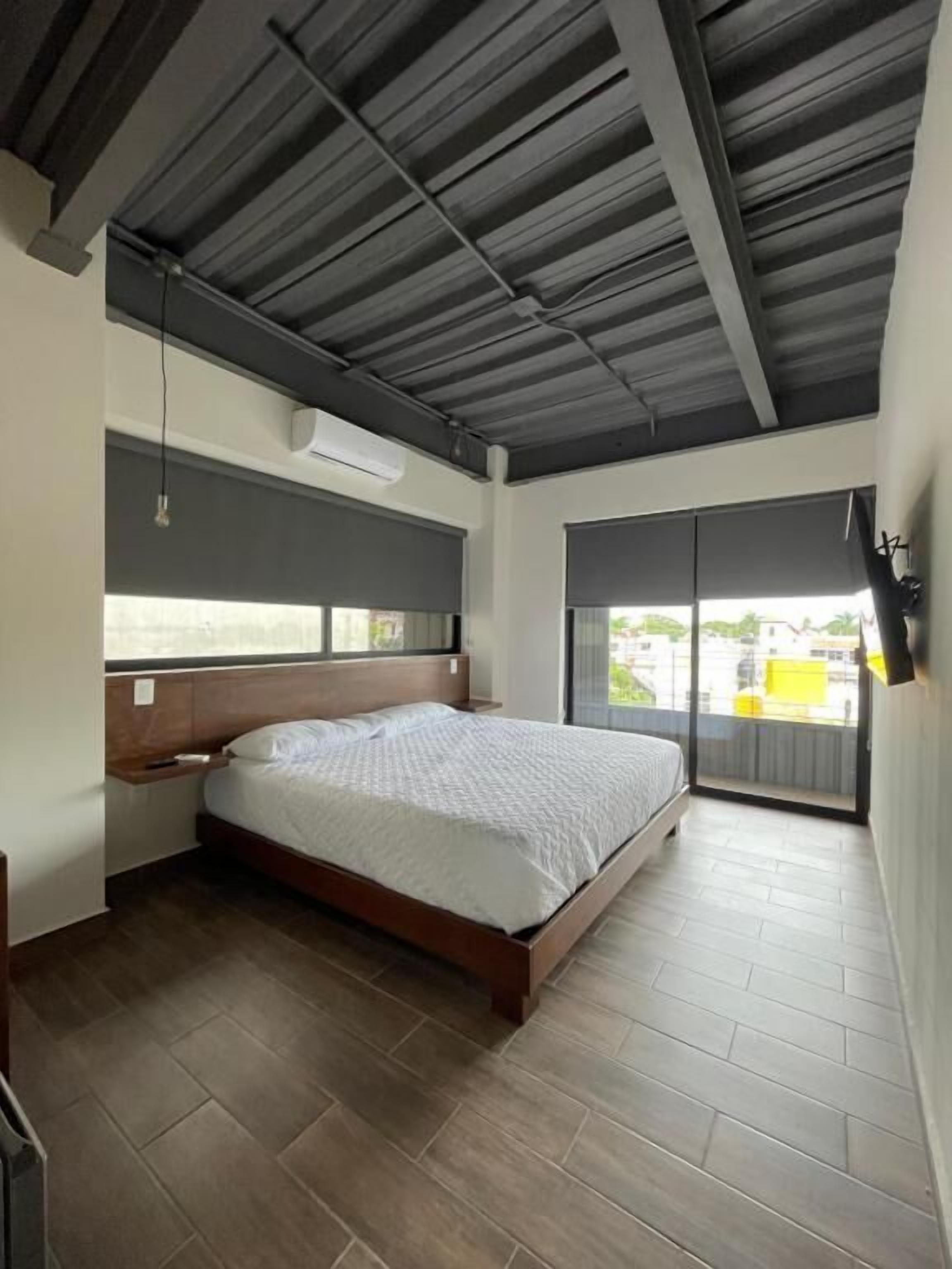 Panoramic Room | Desk, laptop workspace, iron/ironing board, free WiFi