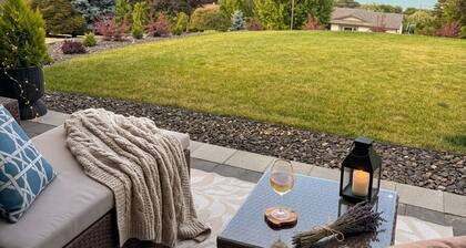 The Lookout - Cozy 1BR Suite Overlooking Wood Lake