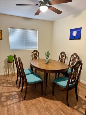 Dining - Desert Sage Retreat 3BR 2BA house in Las Cruces near NMSU and Convention Center (Las Cruces)