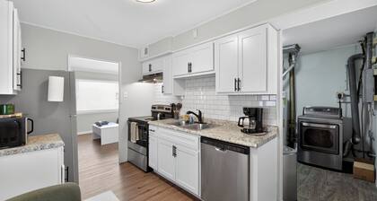 Central STL - Near Zoo, WashU, Quiet w/ Easy Parking!