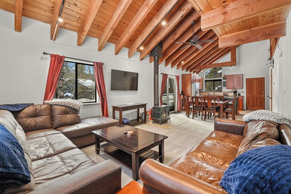 Smart TV, fireplace