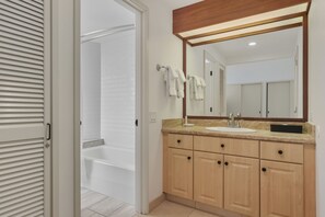 Hair dryer, towels, soap, shampoo - Royal Sea Cliff Kona 706 Ocean View 2BD/2BA (Kailua Kona)