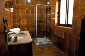 Ducha, secador de pelo, toallas
