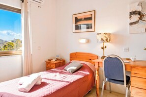 1 bedroom, iron/ironing board, free WiFi, bed sheets - Sefranda Near St.Julian's Ensuite Room 4, San Gwann, Malta (San Gwann)