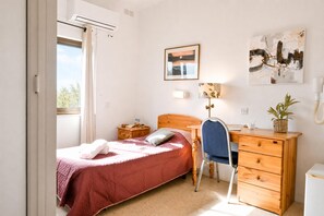 1 dormitori, planxa i posts de planxar, wifi gratuïta i roba de llit 