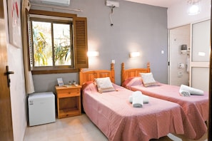 1 dormitorio, tabla de planchar con plancha, wifi gratis y ropa de cama