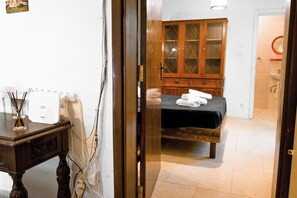 1 chambre, fer et planche à repasser, Wi-Fi gratuit, draps fournis