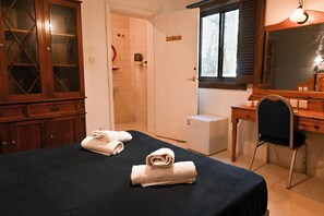 1 dormitori, planxa i posts de planxar, wifi gratuïta i roba de llit 