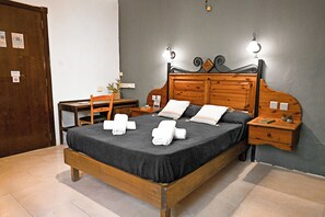 A neatly made bed with white towels, a wooden headboard, and bedside lamps. - Sefranda Near St.Julian's Ensuite Room 1, San Gwann, Malta (San Gwann)