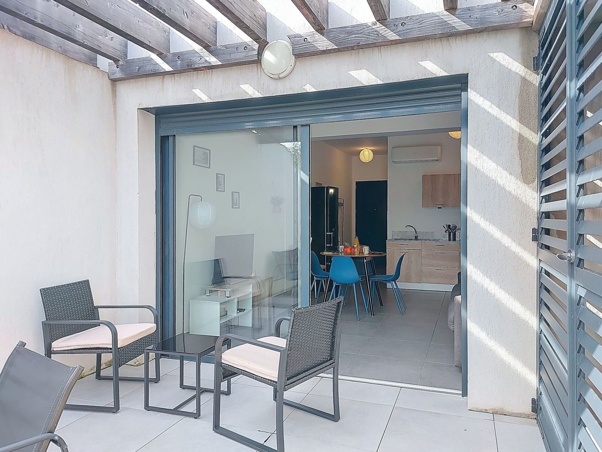 Meubilair, Buitenmeubels, Tafel, Stoel, Buitentafel, Tuin, Keuken En Eettafel, Patio, Restaurant, Bloempot
