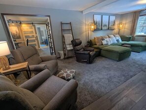 TV - House @ Chip-Wa Lodging (Hunter)