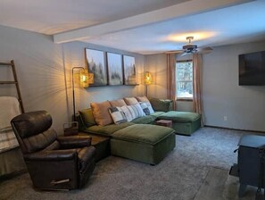 TV - House @ Chip-Wa Lodging (Hunter)