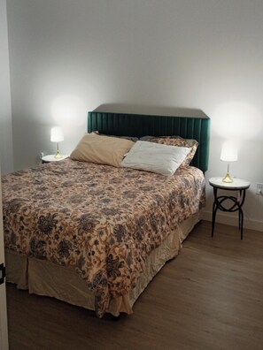 1 makuuhuone, silitysrauta/-lauta, Wi-Fi, vuodevaatteet