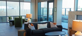 Super Luxury  1-bedroom apartment with amazing view of New Roc city, with extra