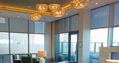 Super Luxury 1-bedroom apartment with amazing view of New Roc city, with extra