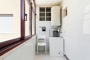 Een douche, een haardroger, handdoeken