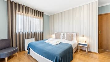 3 Schlafzimmer, BĂŒgeleisen/BĂŒgelbrett, Internetzugang, BettwĂ€sche
