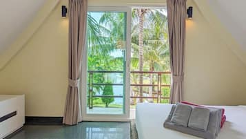 Villa, vue jardin, en bord de piscine